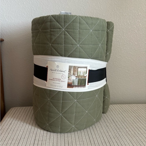 Hearth & Hand Other - NWT King Reversible Lightweight Quilt Green - Hearth & Hand with Magnolia